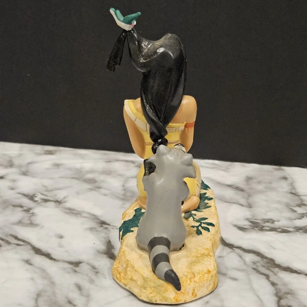 Vintage Disney Pocahontas Figurines Set Of 2 John Smith‎ Meeko Flit